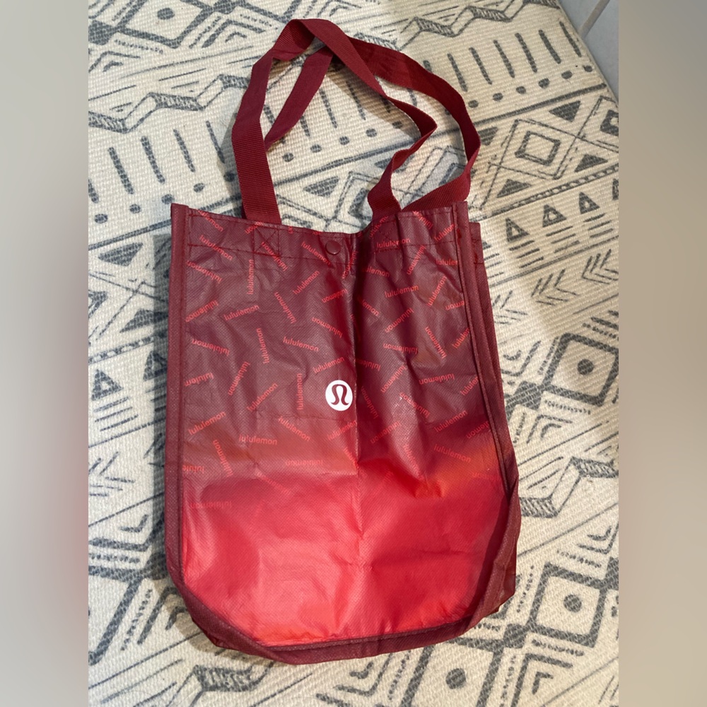 Lululemon red ombré snap top reusable shopping bag